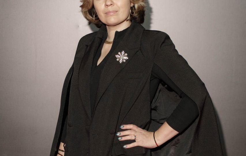 «Сначала вы падаете в яму, потом учитесь ее обходить». Ольга Гаури — о психотерапии, зрелости, отношениях и «быстрых решениях»