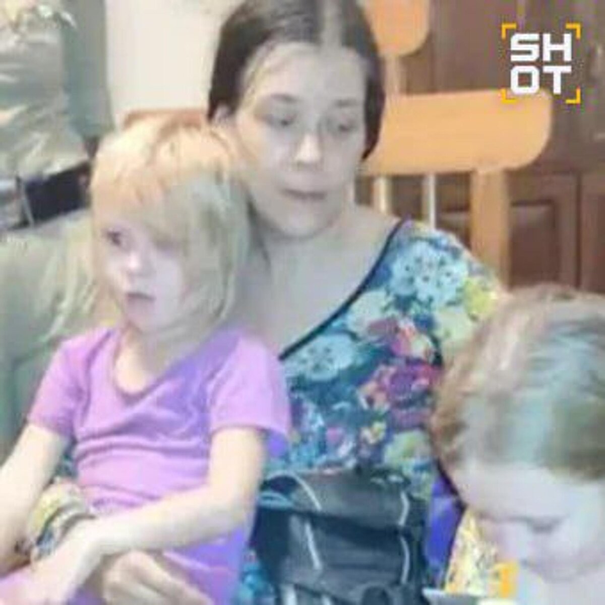    Нина Кутина с дочерьми. Фото: ТГ-канал @shot_shot