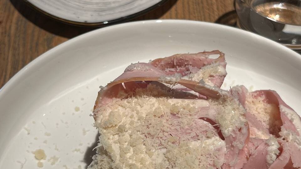 Микале: Бриошь с прошутто котто