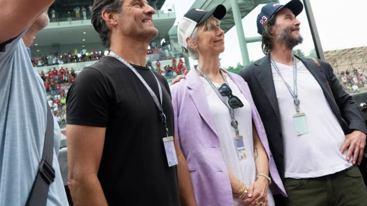 Киану Ривз с Александрой Грант на Гран-при Италии по мотогонкам (июнь 2025)