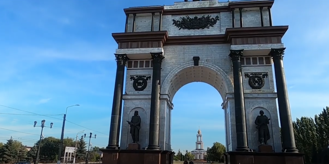 Курск. Курская Триумфальная арка. Проспект Дериглазова. Курский Государственный Цирк. Площадь Театральная