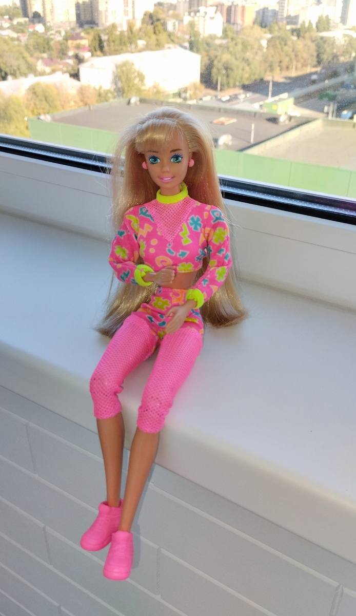 В одежде Barbie Working Out