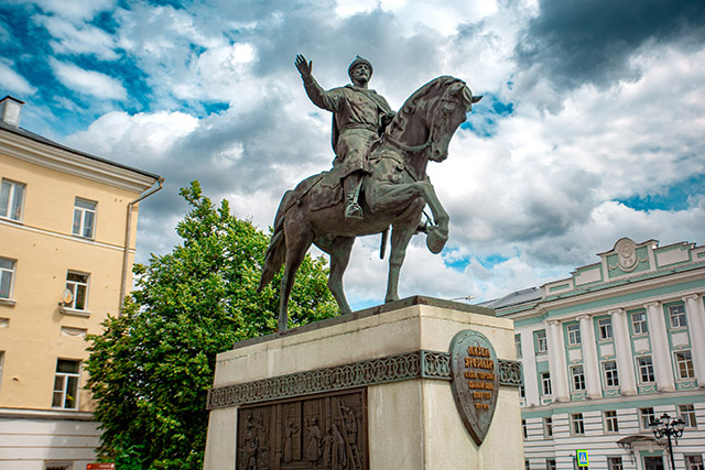 Памятник Михаилу Тверскому