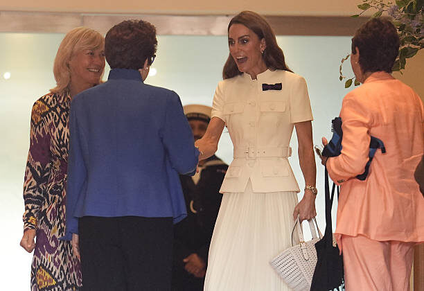 Кейт приветствует знаменитую теннисистку Билли Джин Кинг. Фото Jordan Pettitt/PA Images via Getty Images