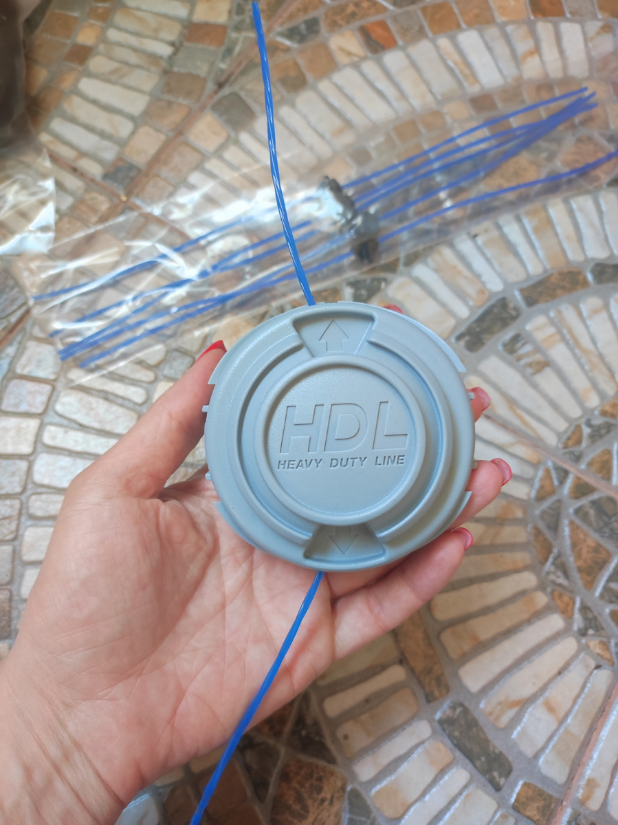 Фото автора, усиленная леска для триммера Black+Decker, июль 2022 года