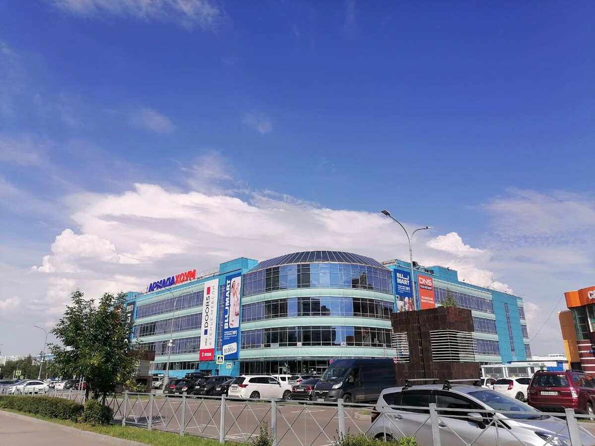 15:40, Кировоградская улица. Зарождающаяся гроза