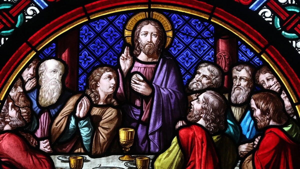    Тайная вечеря. Витраж собора в Швейцарии. Фото: godongphoto/Shutterstock/Fotodom