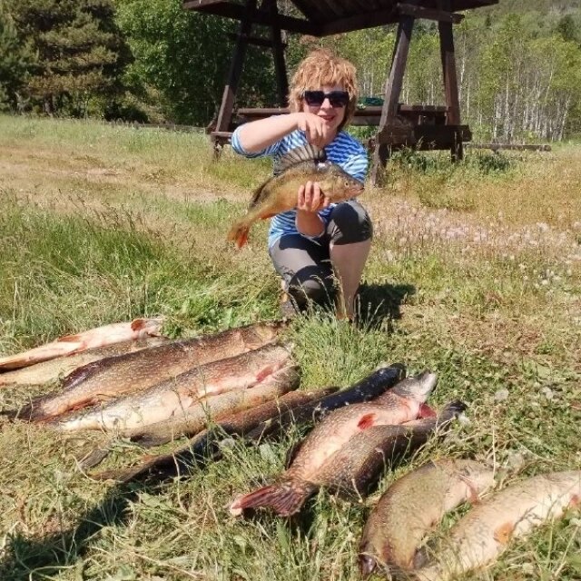    «Кто-то килограммами щук меряет, кто-то хвостами считает, – смеётся Светлана. – Я – морозильниками». Фото: предоставлено irk.aif.ru героем публикации.