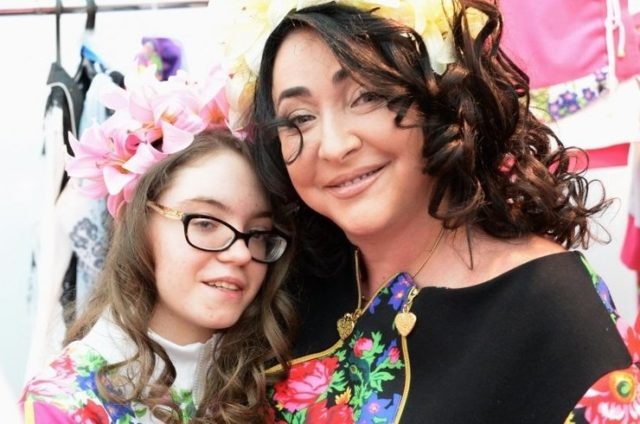    Лолита с дочерью. Фото: Legion Media