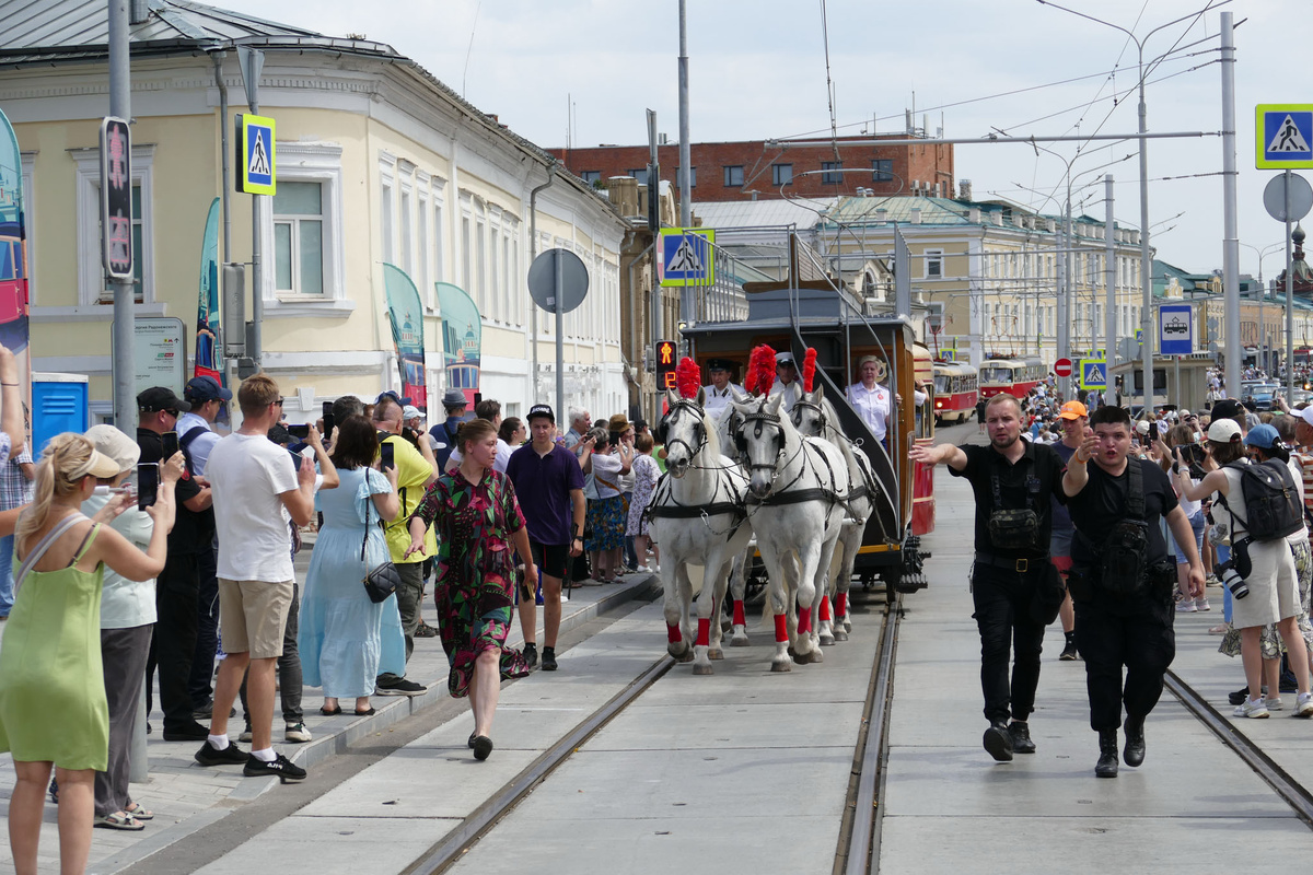 Конка, главный герой ретро-парада.