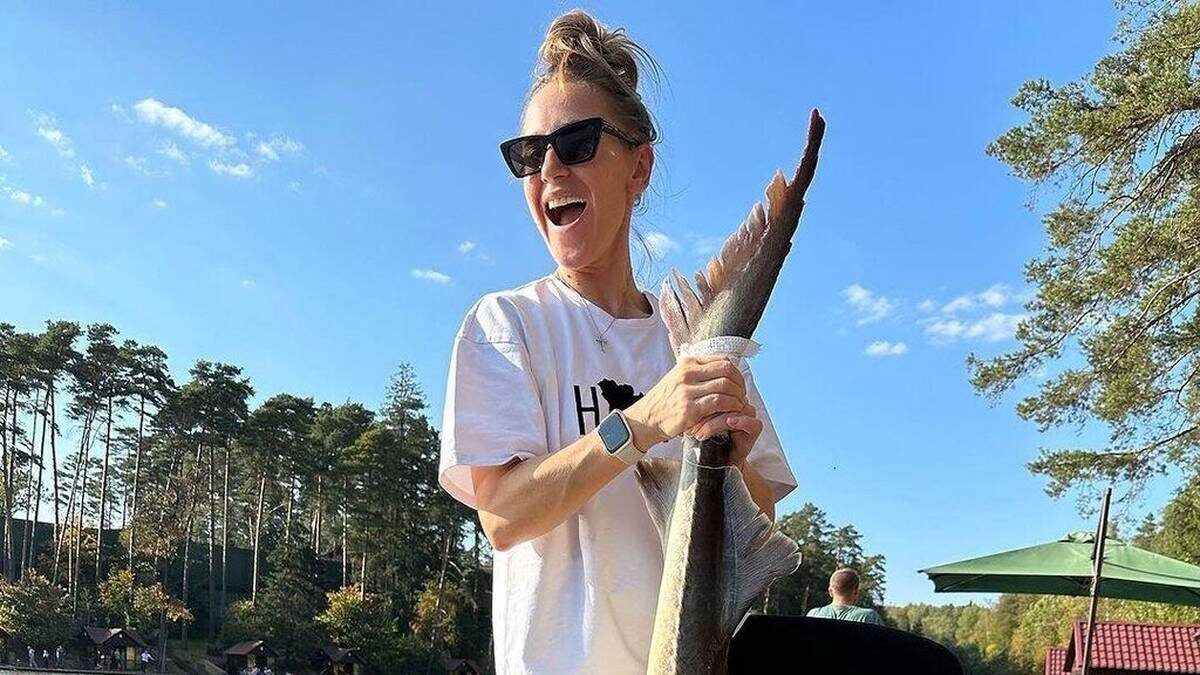    Российская певица и телеведущая Юлия Ковальчук хвастается шикарным уловом / Фото: Юлия Ковальчук / Соцсети