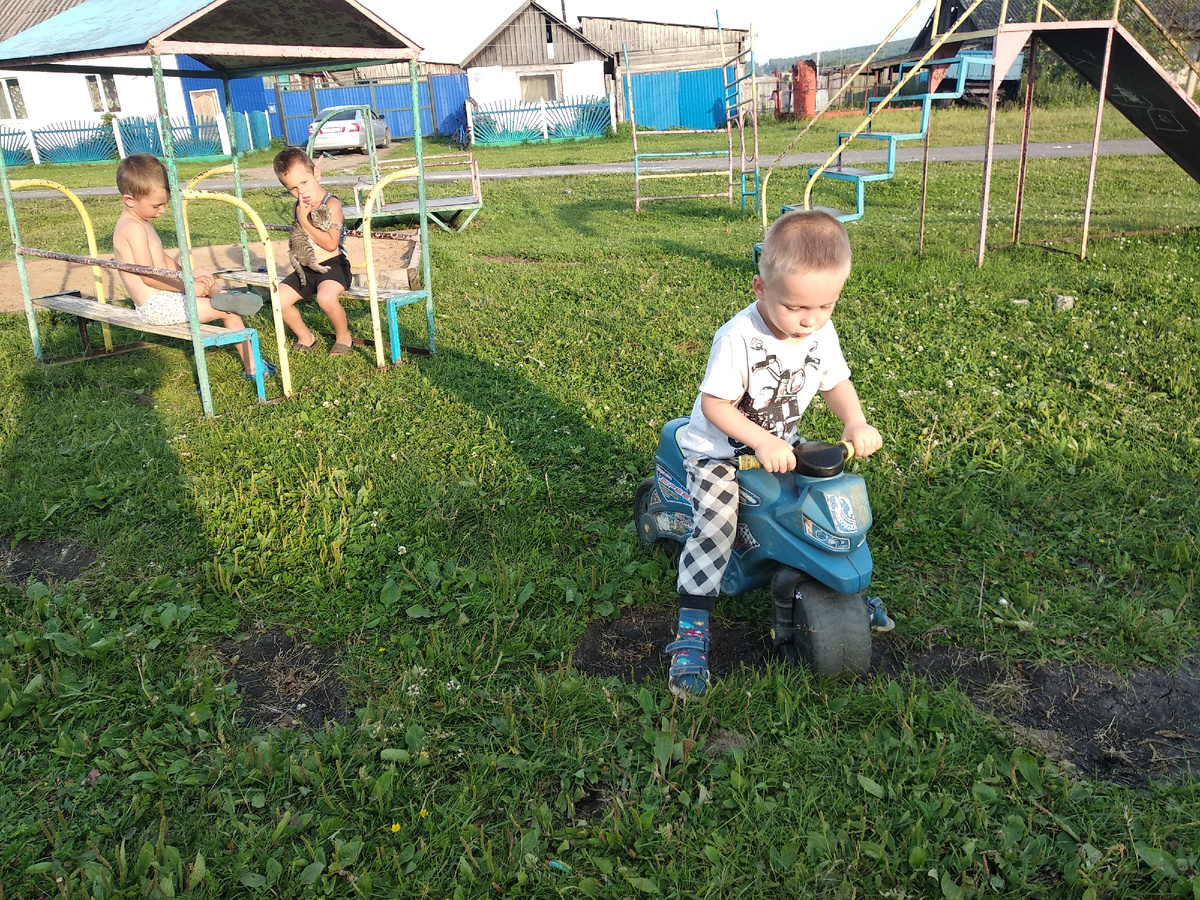 отжал мотокицл и получил грандиозный детский скандал, первый за свою жизнь)))