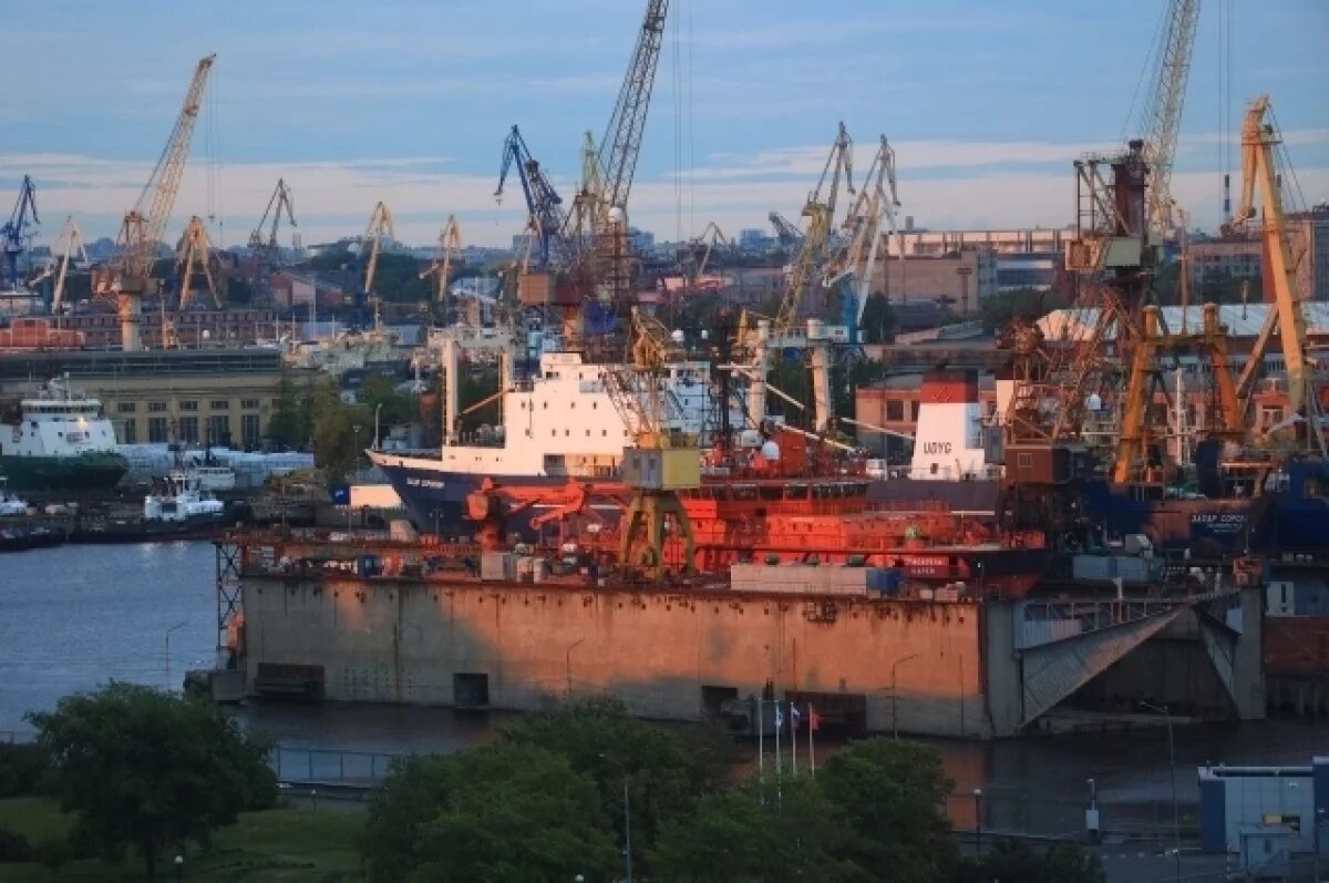    Среди портов Балтики рост грузооборота заметили лишь в Петербурге