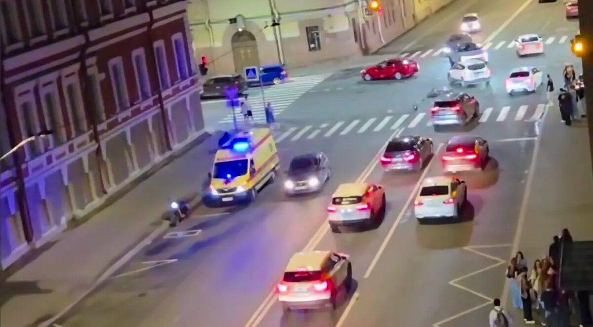   Фото: стоп-кадр видео из телеграм-канала «Мегаполис | ДТП и ЧП | Санкт-Петербург | Питер»