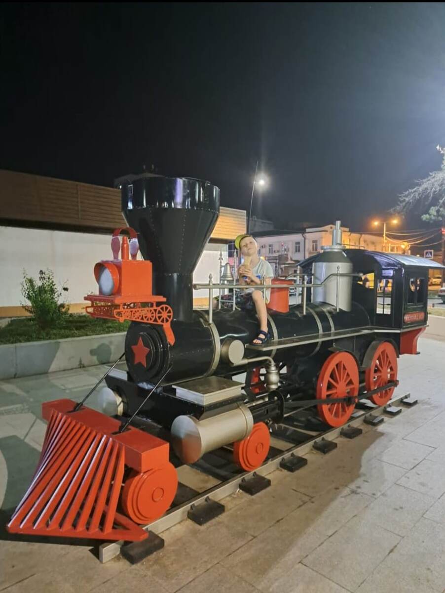 Лёва на вокзале в Минводах.