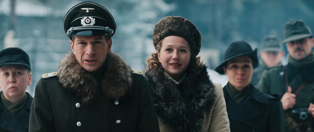 https://www.kinoafisha.info/movies/8371823/shots/