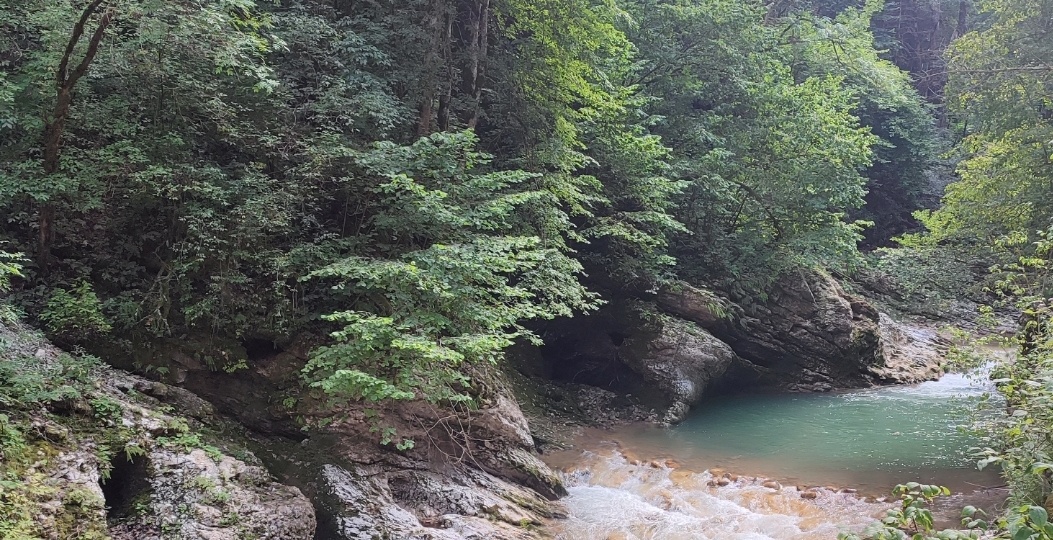 🚗 в Гуамское ущелье: когда природа трогает за душу🏞