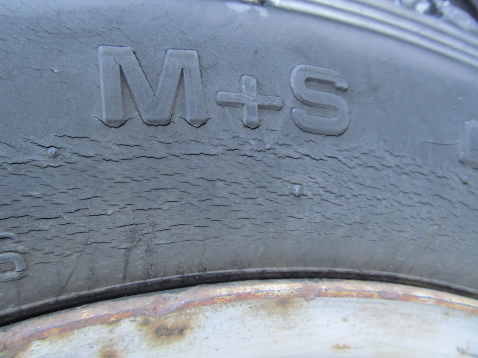 Потрескавшаяся резина