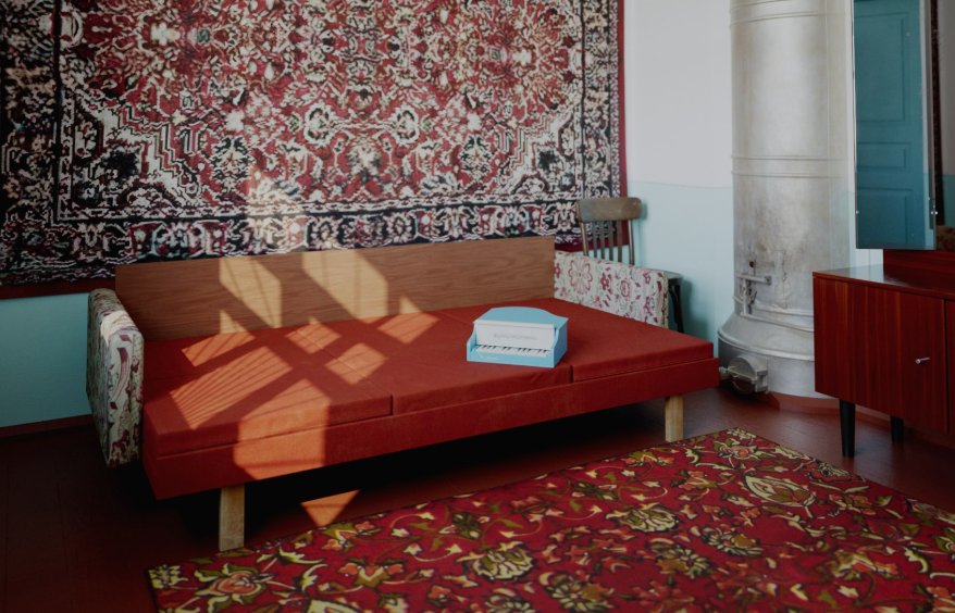 Ковер на стене был во всех квартирах тех лет. И до сих пор кое-у-кого сохранились