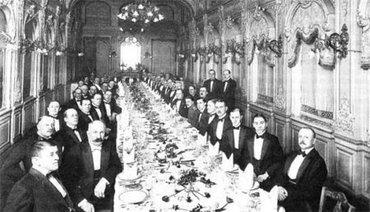 Источник: https://www.restoclub.ru/spb/review/all/restorany-v-istorii-peterburga-chast-vtoraja