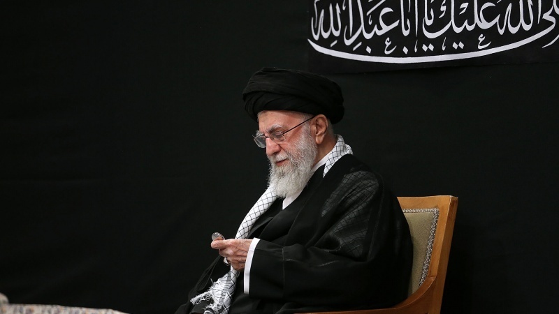 Хотя 12-дневная война сионистского режима против Ирана была ограничена географически и во времени, она считается прекрасной лабораторией по управлению в кризисных ситуациях. Верховный лидер Исламской революции привёл Иран к победе над врагом, приняв эффективные меры в этом случае.