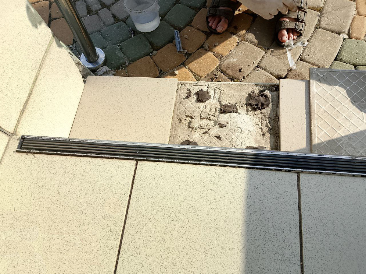 Разделил клей и сделал несколько пластинок