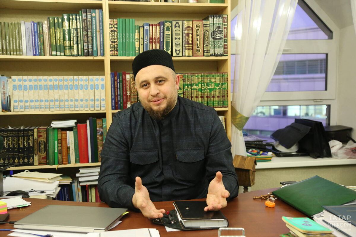 Рустам хазрат Хайруллин: «Каждый, кто прожил здесь жизнь, предстанет перед Всевышним и будет держать ответ. Есть определенные признаки конца света, и они синхронны с наукой»Фото: © Рамиль Гали / «Татар-информ»