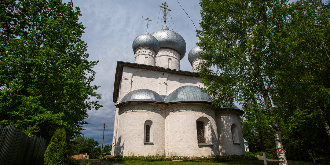 Успенский собор в Белозерске - старейшее здание города и одна из древнейших достопримечательностей Русского Севера