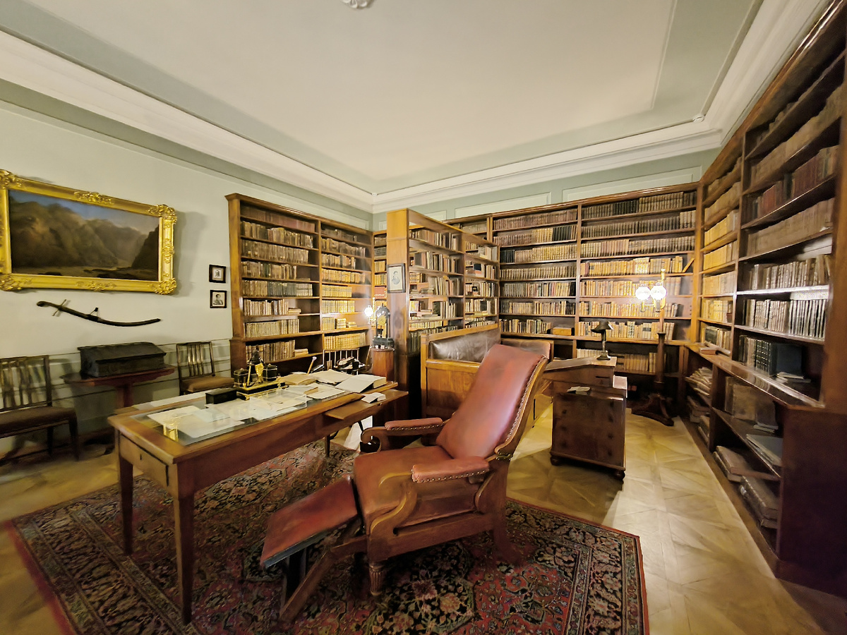 Кабинет А.С. Пушкина. Фото автора.