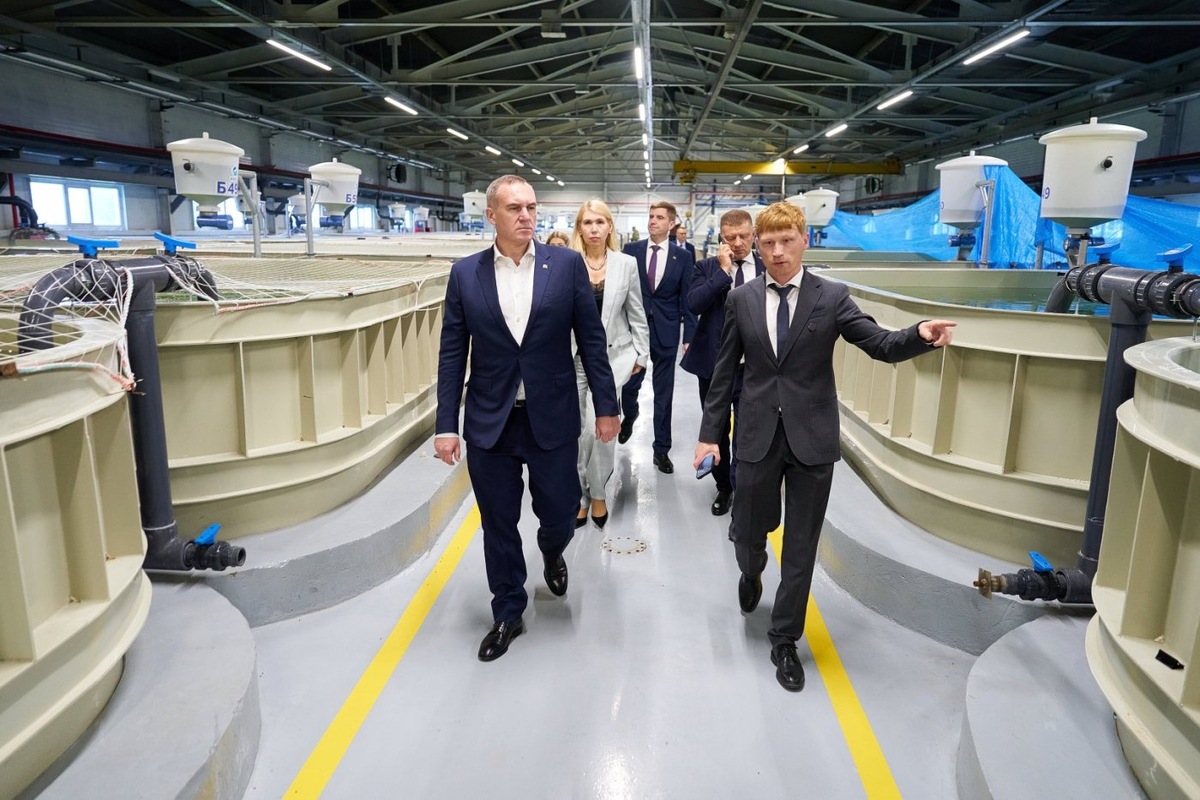    Губернатор Югры поздравил югорчан с Днем рыбака и посетил ведущее предприятие региона в сфере разведения рыбы