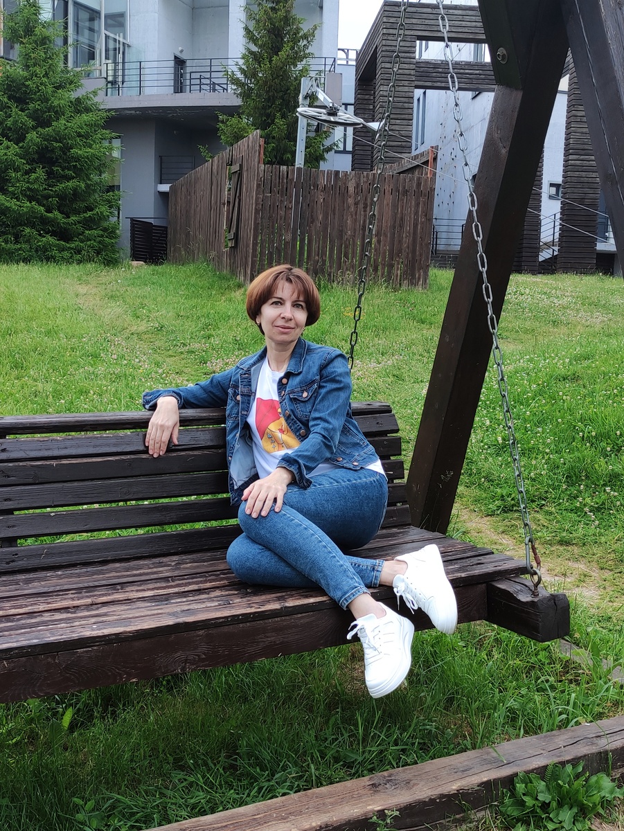 Качели на территории отеля