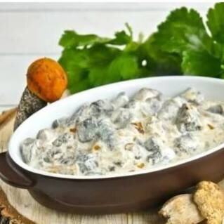 Грибы со сметаной 