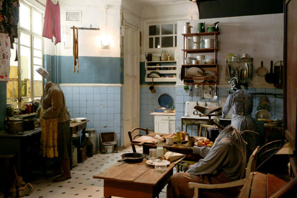 Источник: https://citadel-piter.ru/stoit-li-pokupat-komnatu-v-kommunalke/