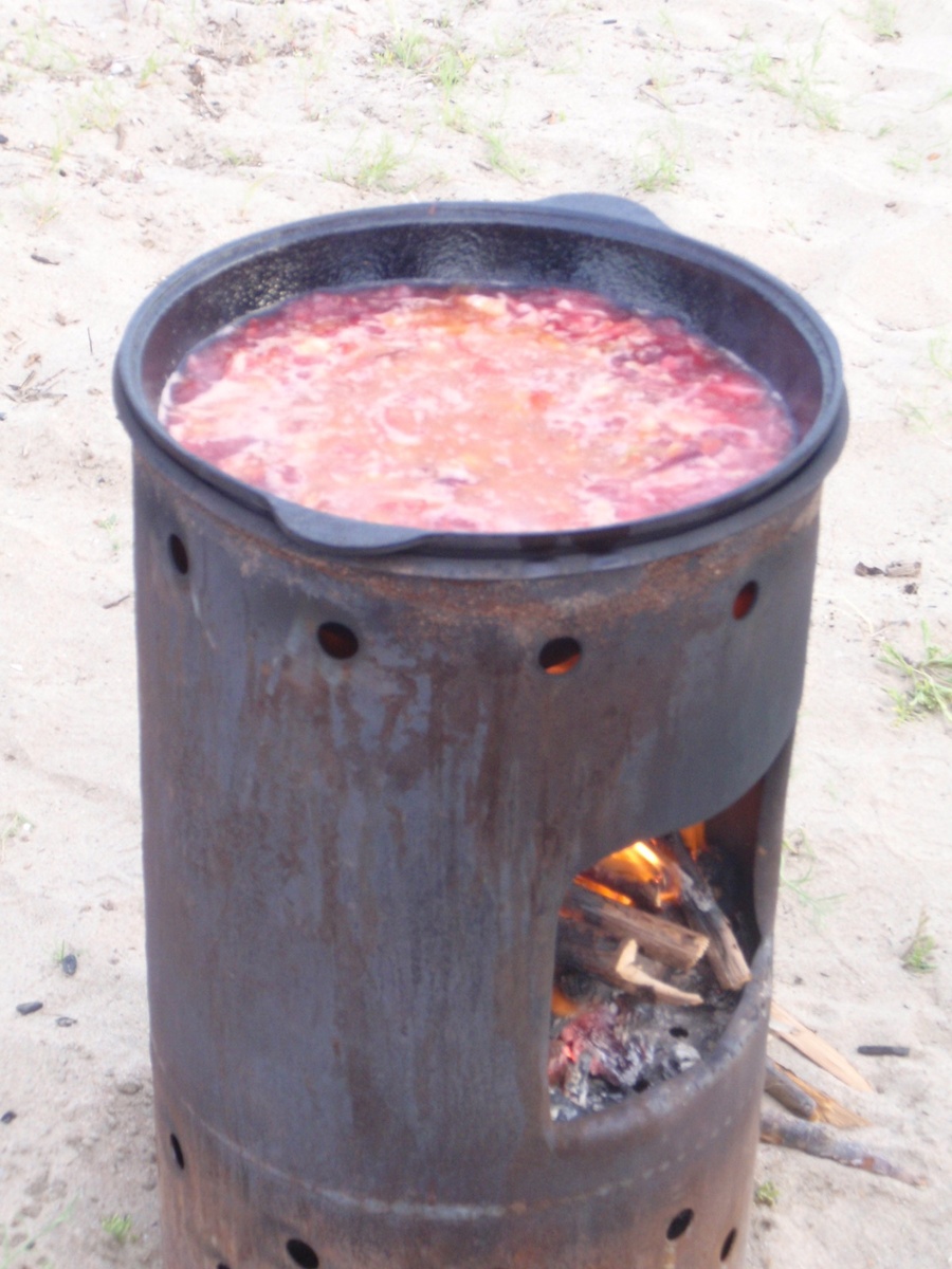 Варим борщ в казане или плов из капусты со свеклой? Фото Тищенко Василий.