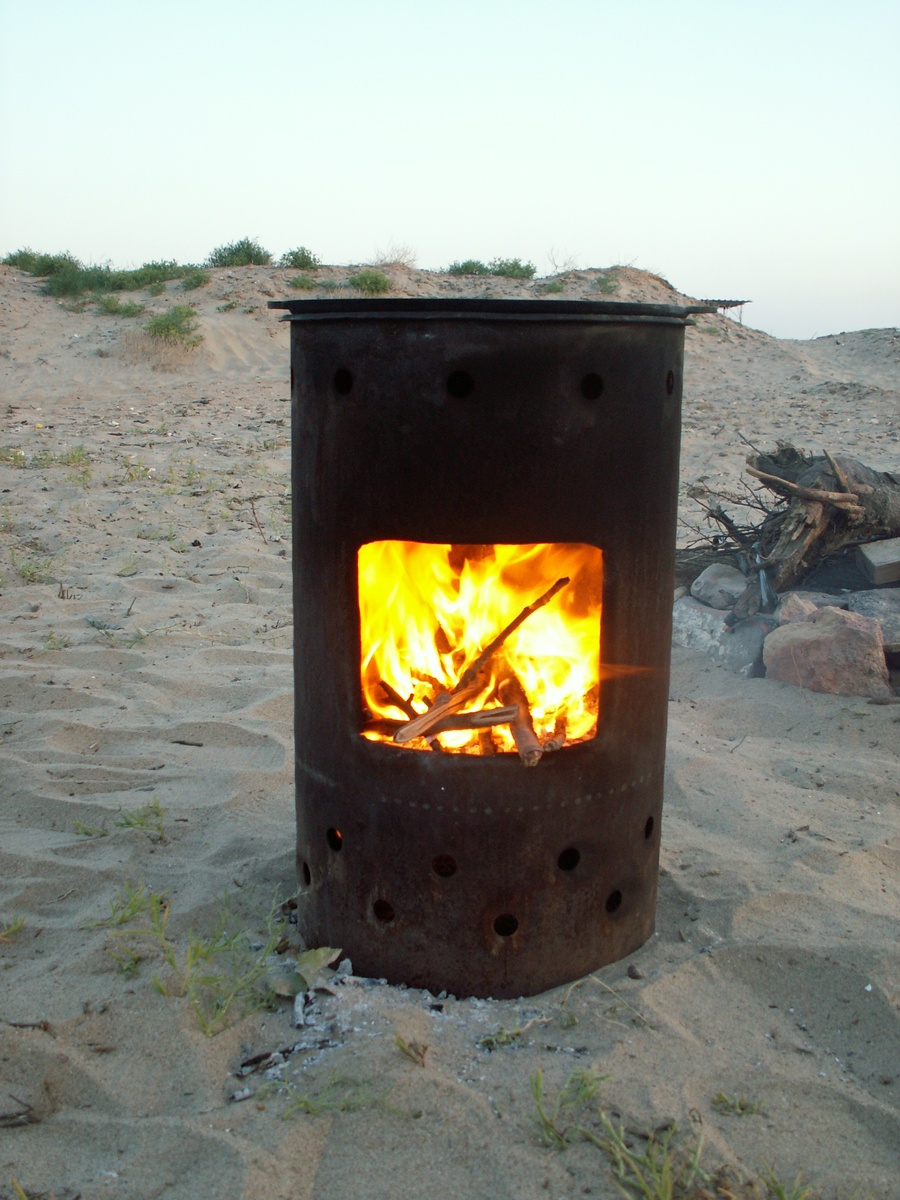 Самодельная печь под казан из листового металла. Фото Тищенко Василий.