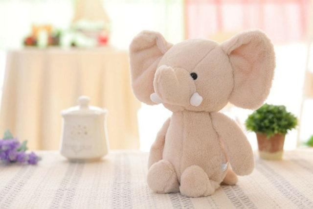 Беби, иногда просто Слоник - простые имена для мягкой и теплой игрушки