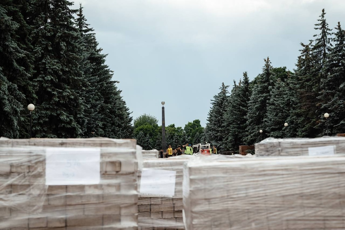    В Курске продолжается восстановление мемориалов и памятников, посвящённых Великой Отечественной войне