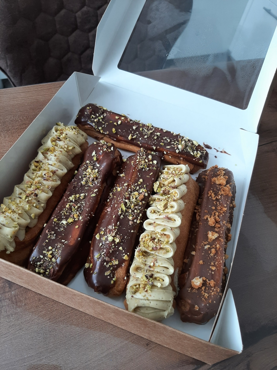 Эклеры с фисташковым ганашем