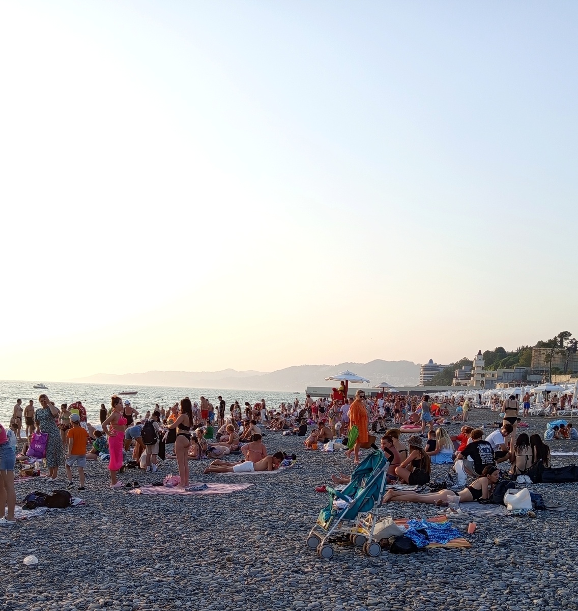 Посмотрела направо.