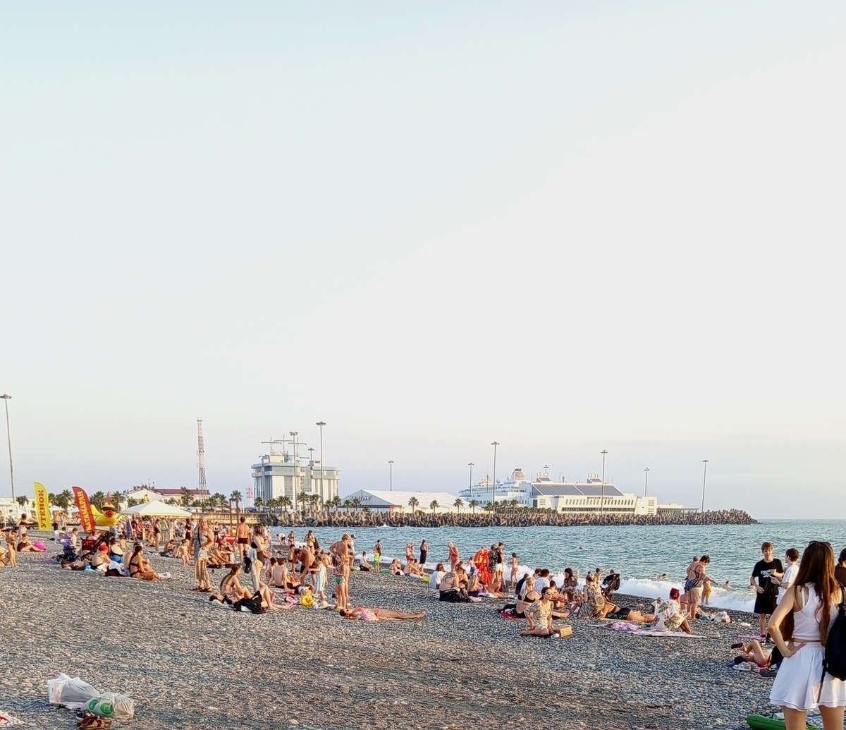 Посмотрела налево.