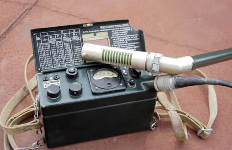 Переносной радиометр ДП-11-Б. Фото с сайта rw6ase.