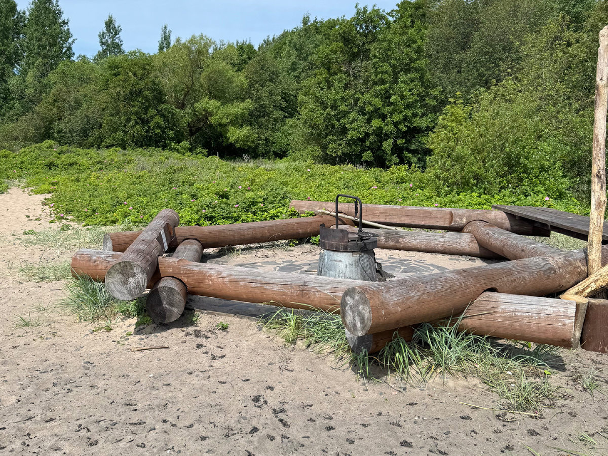 Костровая зона на пляже