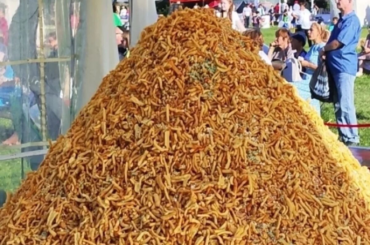    В Озёрске приготовили 280-килограммовый чак-чак