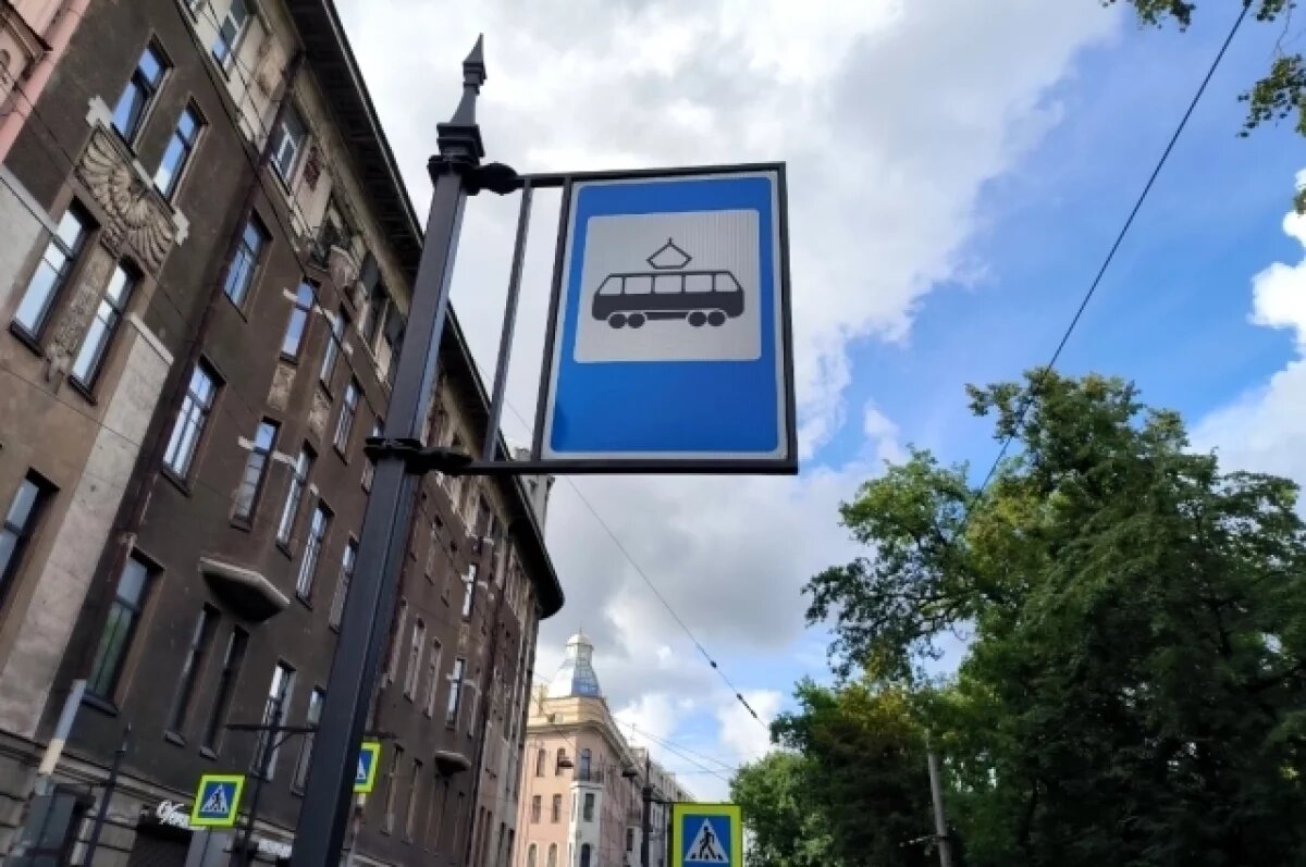    В Санкт-Петербурге трамвай насмерть сбил сидевшего на рельсах мужчину