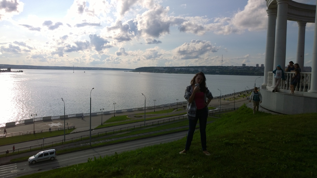 У набережной несколько ярусов, но на фото, к сожалению, не очень понятно