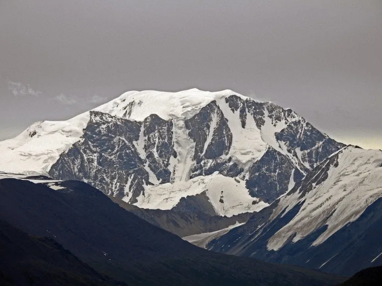 Фото с сайта https://ru.ruwiki.ru/wiki/Куйтэн-Уул