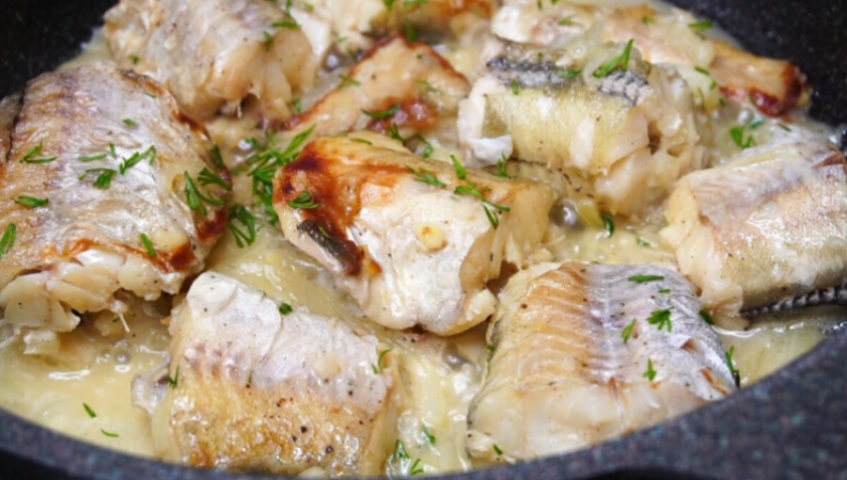 Ужин за 15 минут. Сочный Минтай на сковороде со сливочным вкусом! Этот вариант не хлопотного блюда готовь хоть каждый день.