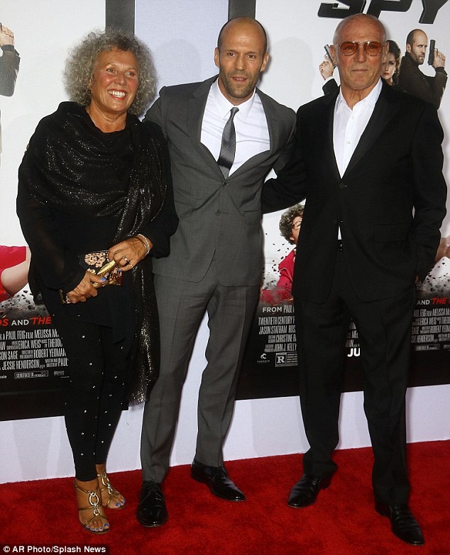 Стейтем с родителями