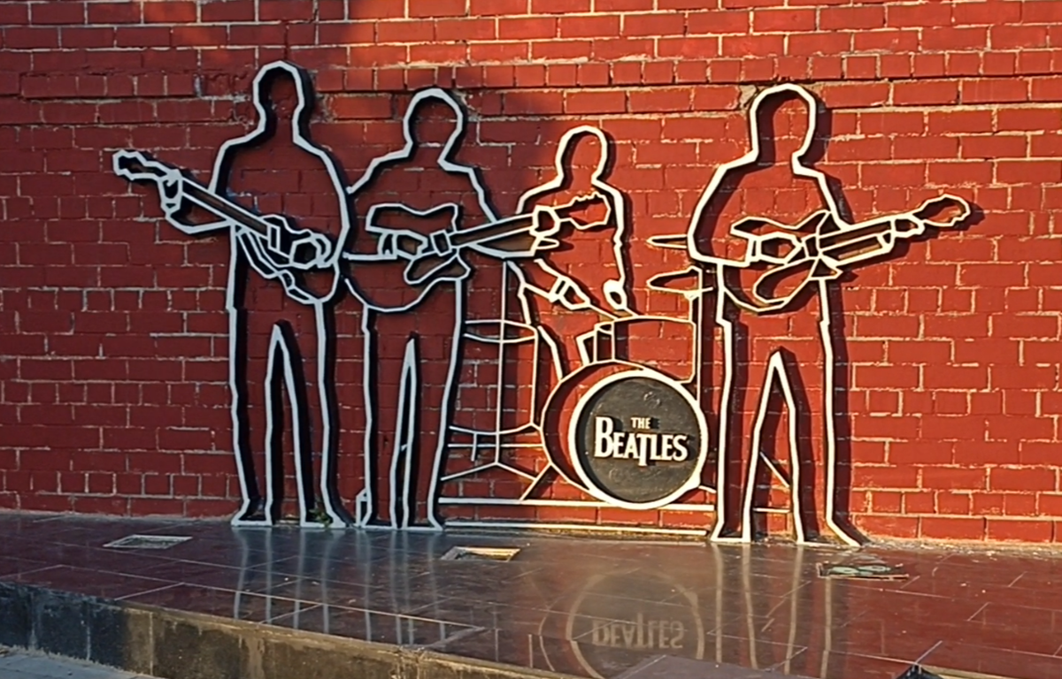 Арт-объект Группе Битлз. Екатеринбург