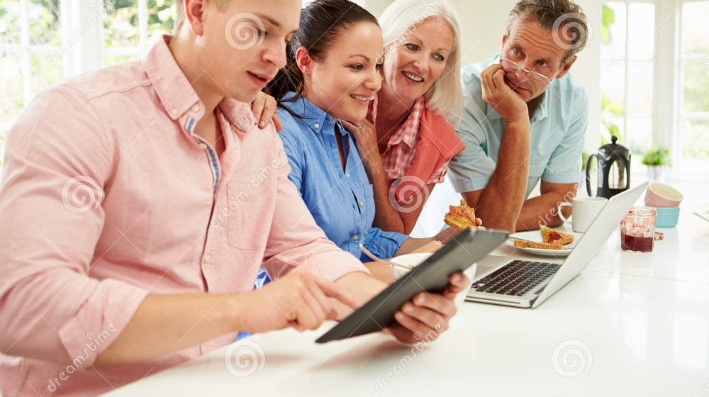    Тишина за столом